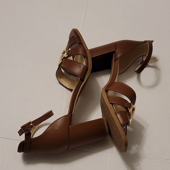 BRAND NEW JONE NEW YORK BLOCK HEEL ADJUSTABLE ANKLE BUCKET STRAP SANDAL G1 - Picture 12 of 16